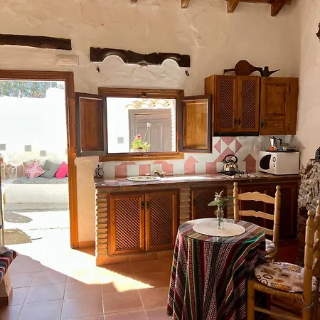 Cuevas De La Paz - Cave House Holidays *